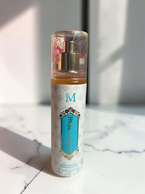 Bruma corporal Selsebil Blanc Creme de 100 ml con diseño elegante en tonos turquesa y dorado sobre fondo de mármol.