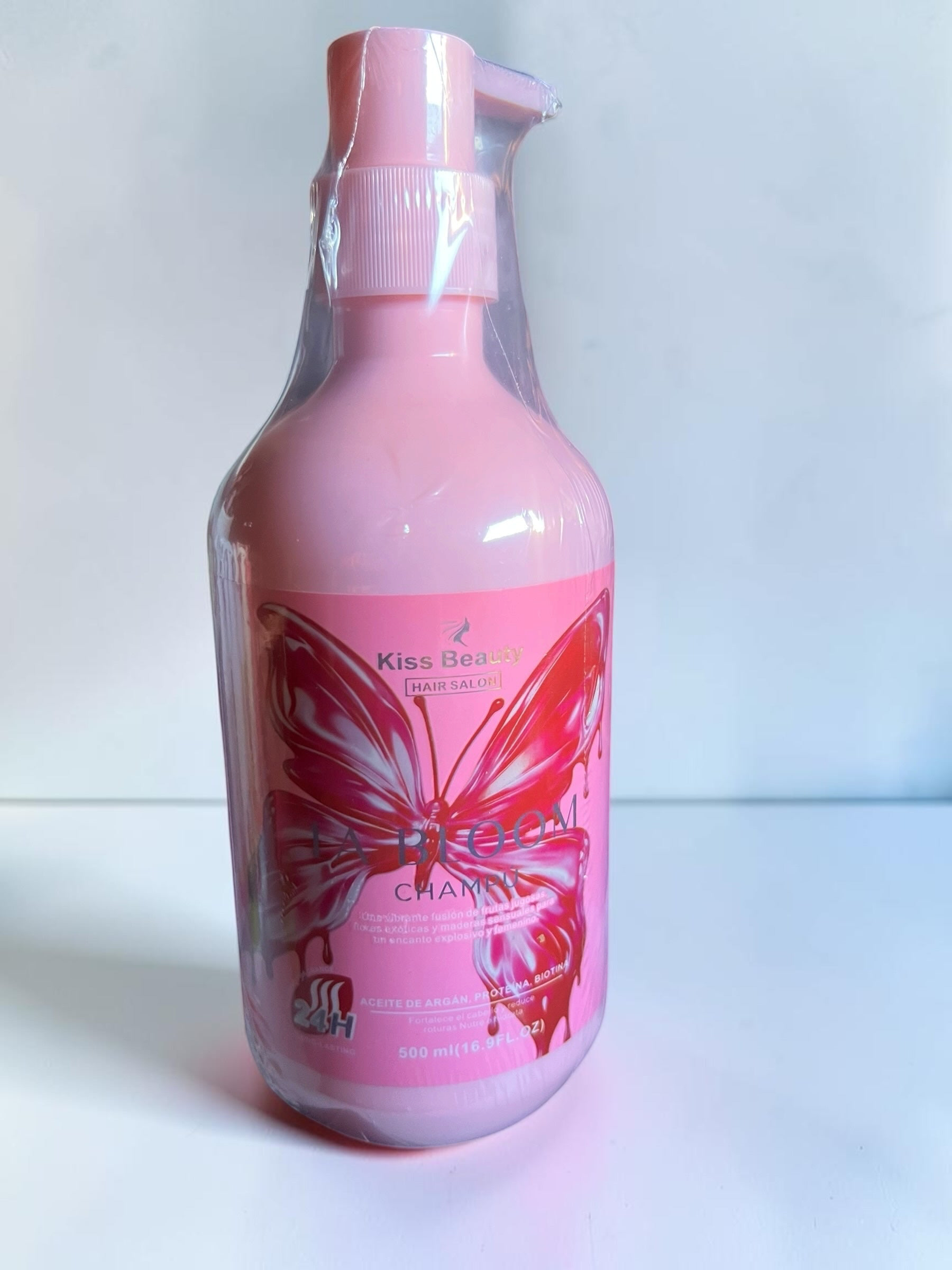 Champú nutritivo Selsebil Kiss Beauty La Bloom en envase rosa de 500ml con diseño de mariposa y dosificador