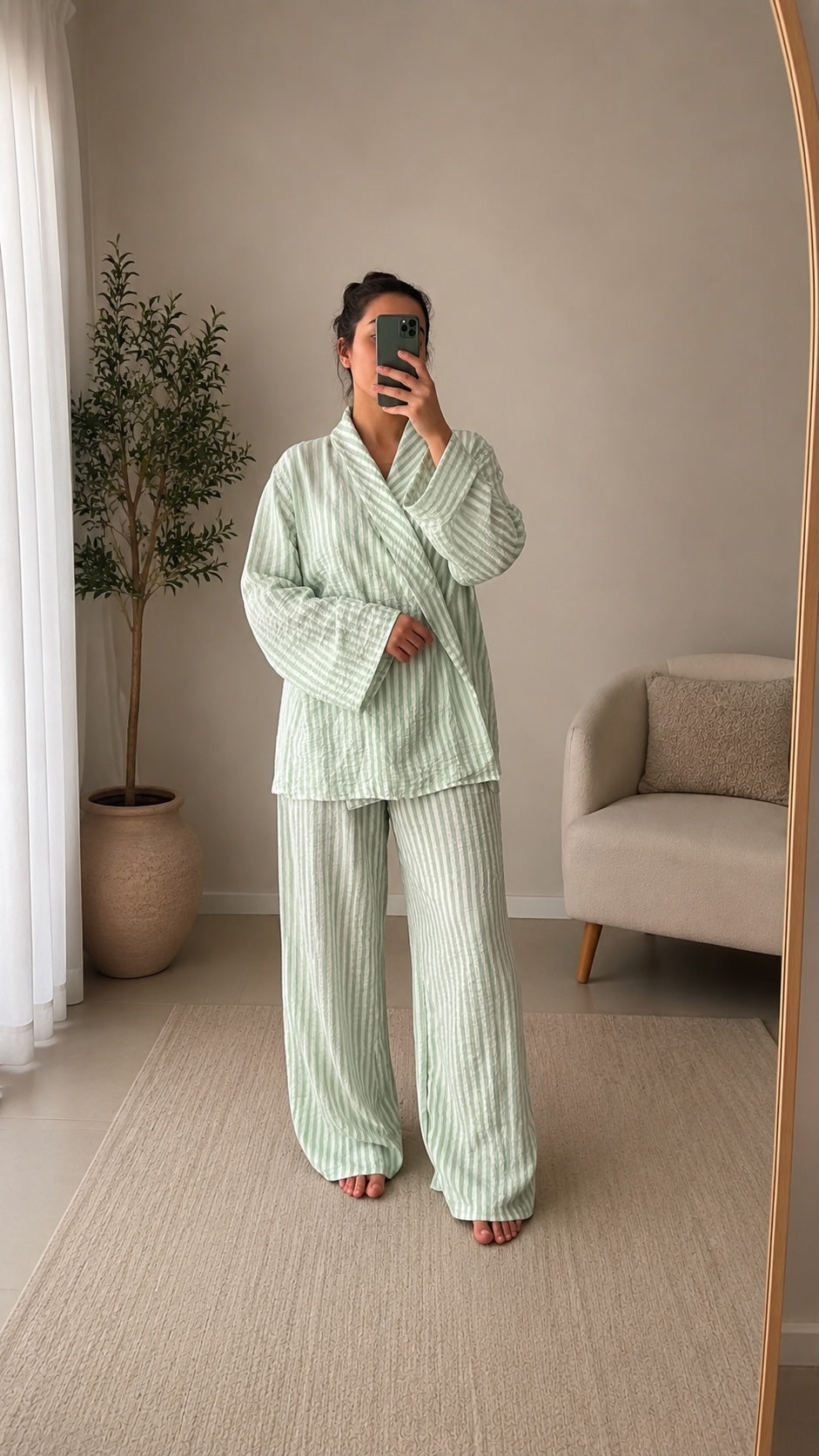 Conjunto de pijama Selsebil de dos piezas con estampado de rayas verde menta y blanco, estilo kimono y corte holgado.
