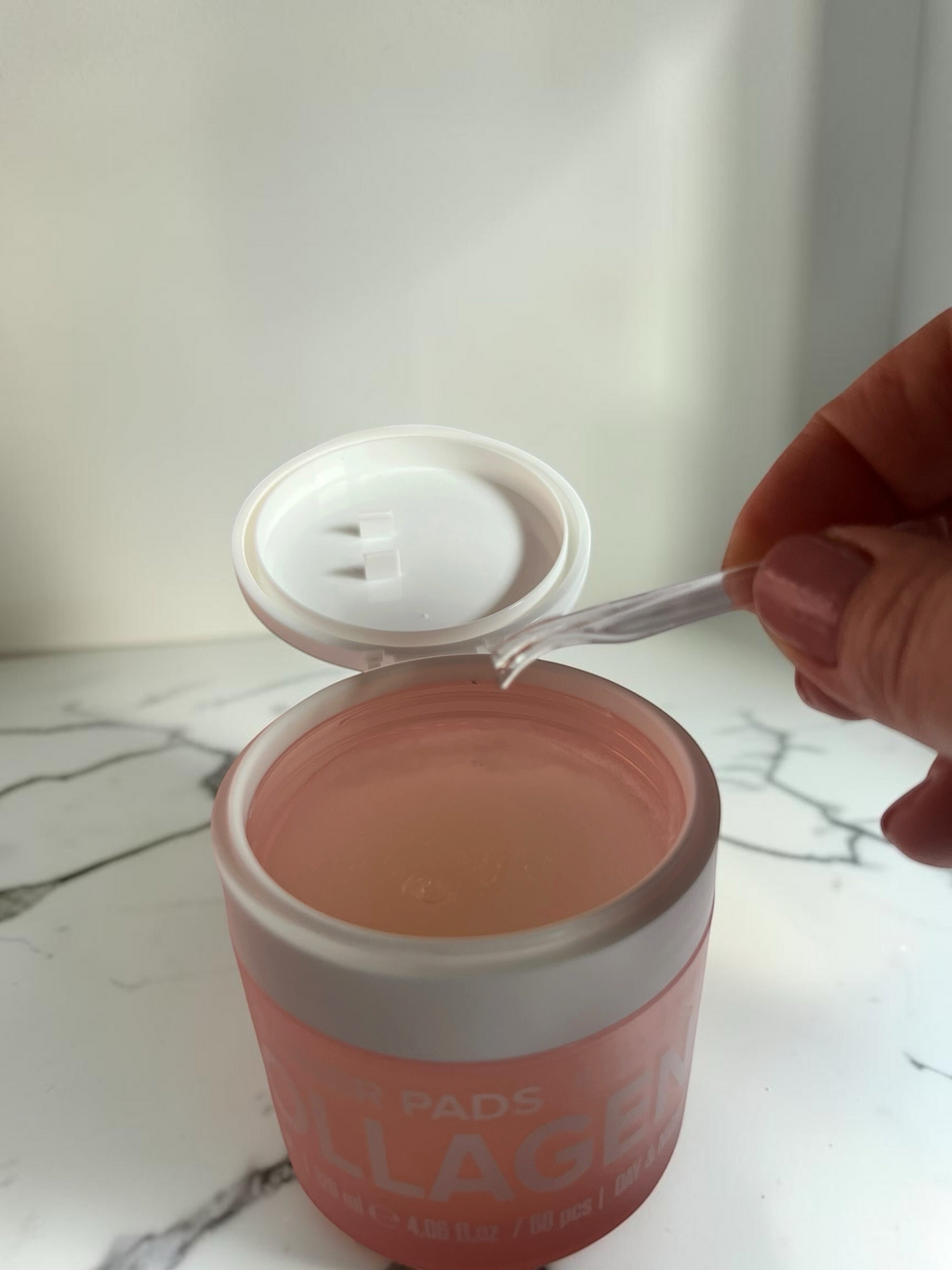 Set de cuidado facial Selsebil con discos tonificantes de colágeno Biovene en envase rosado y espátula aplicadora