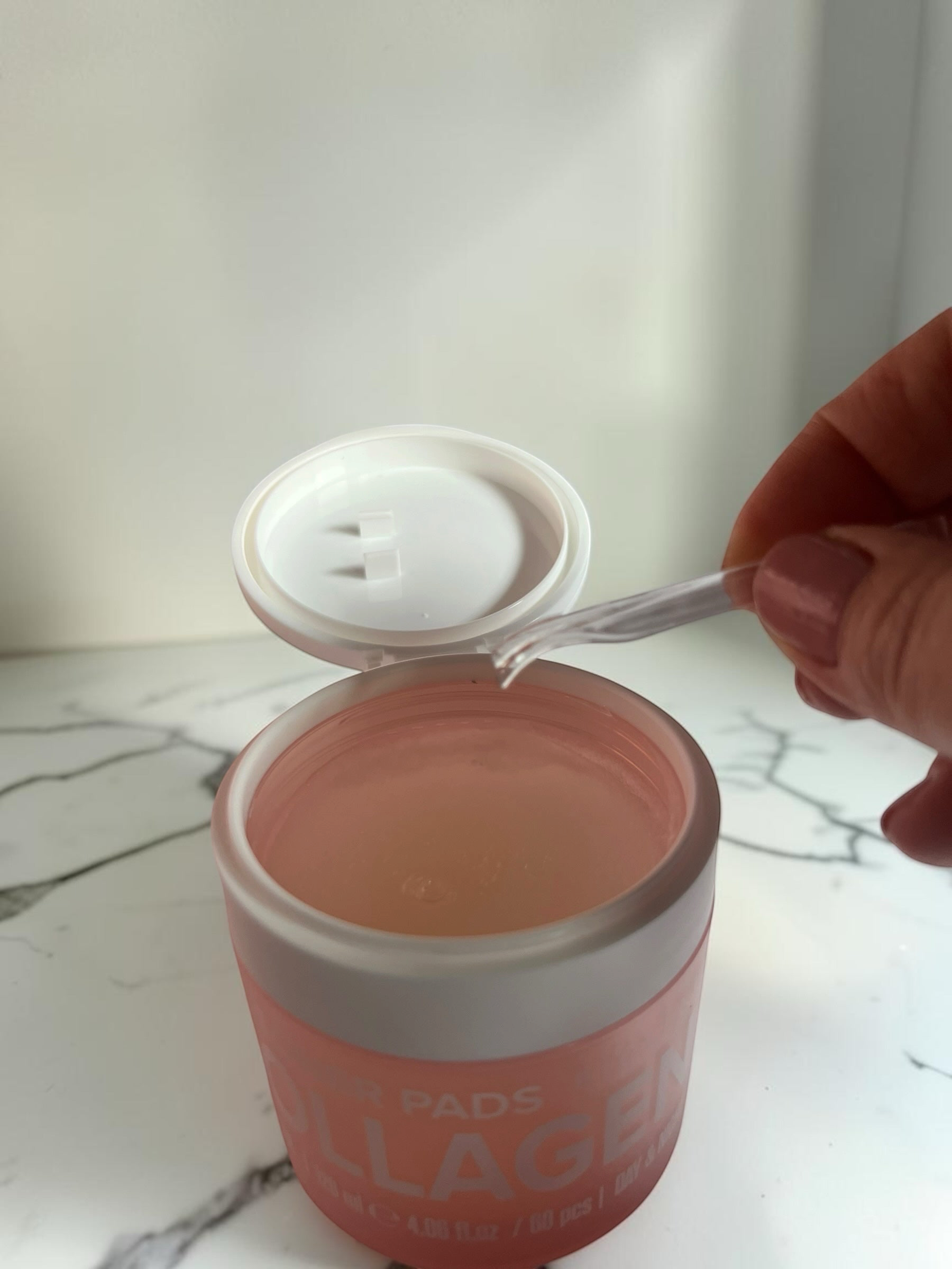 Set de cuidado facial Selsebil con discos tonificantes de colágeno Biovene en envase rosado y espátula aplicadora