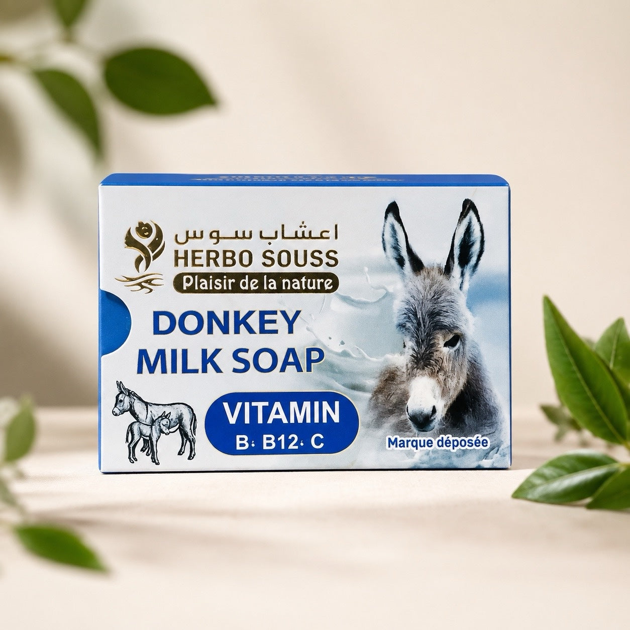 Jabón artesanal de leche de burra Selsebil Herbo Souss con vitaminas B, B12 y C en caja azul sobre fondo neutro