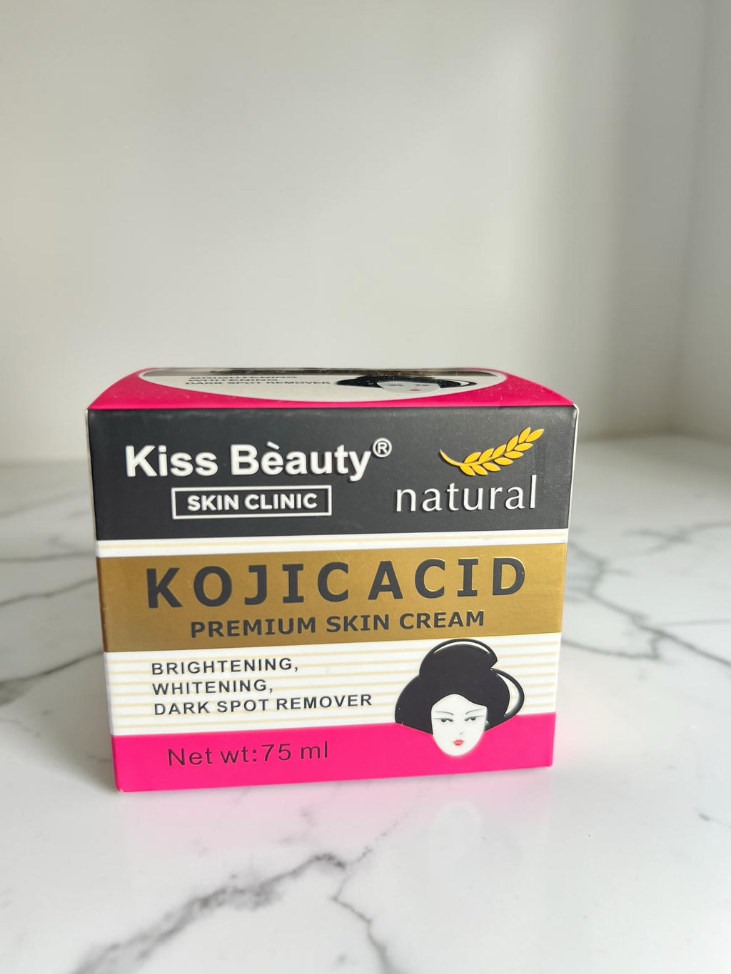 Crema facial Selsebil Kiss Bèauty con ácido kójico en caja de 75 ml para aclarar manchas y unificar el tono de piel