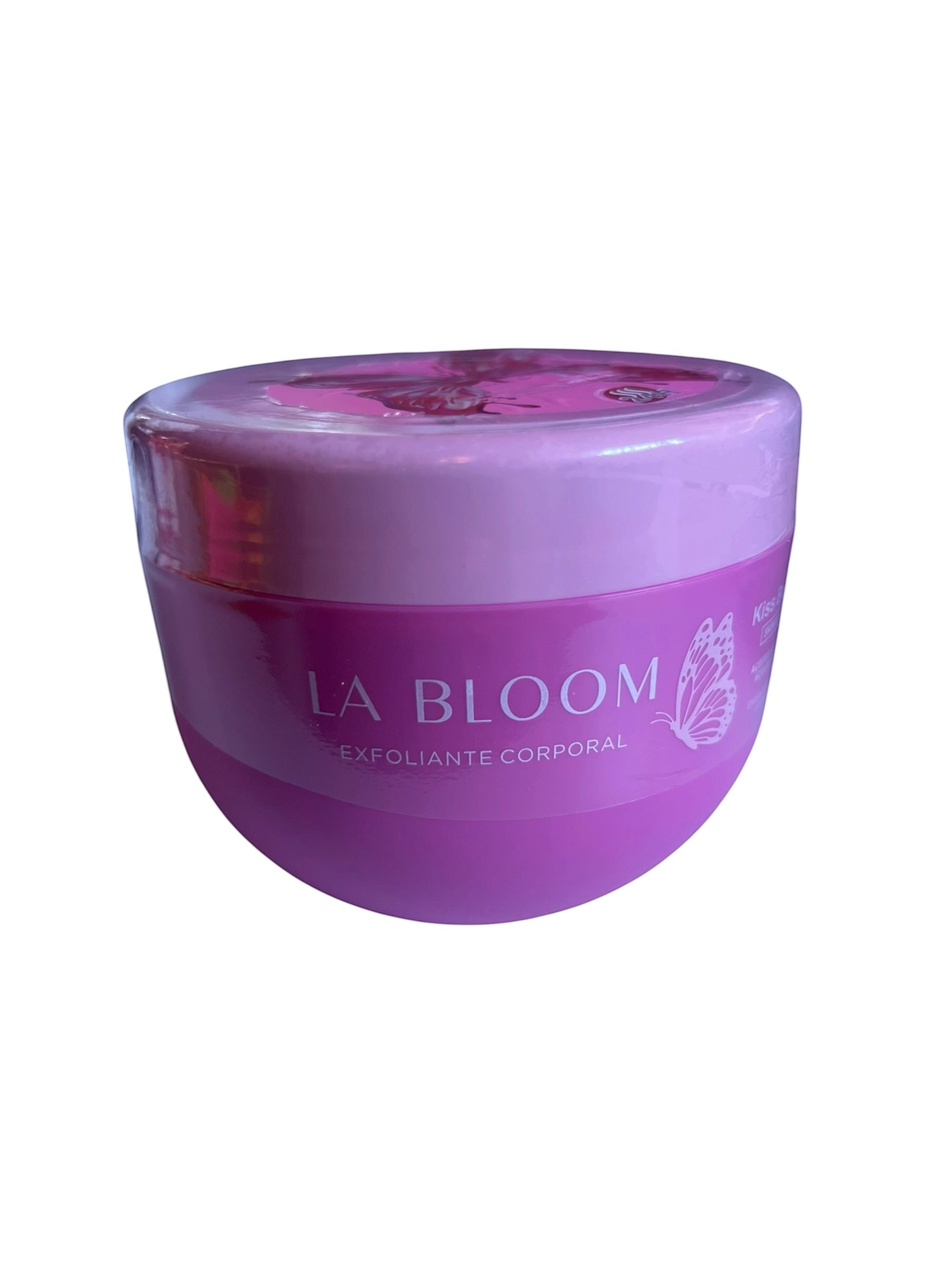 Exfoliante corporal Selsebil Kiss Beauty La Bloom en envase redondo color fucsia y tapa lila con diseño de mariposa