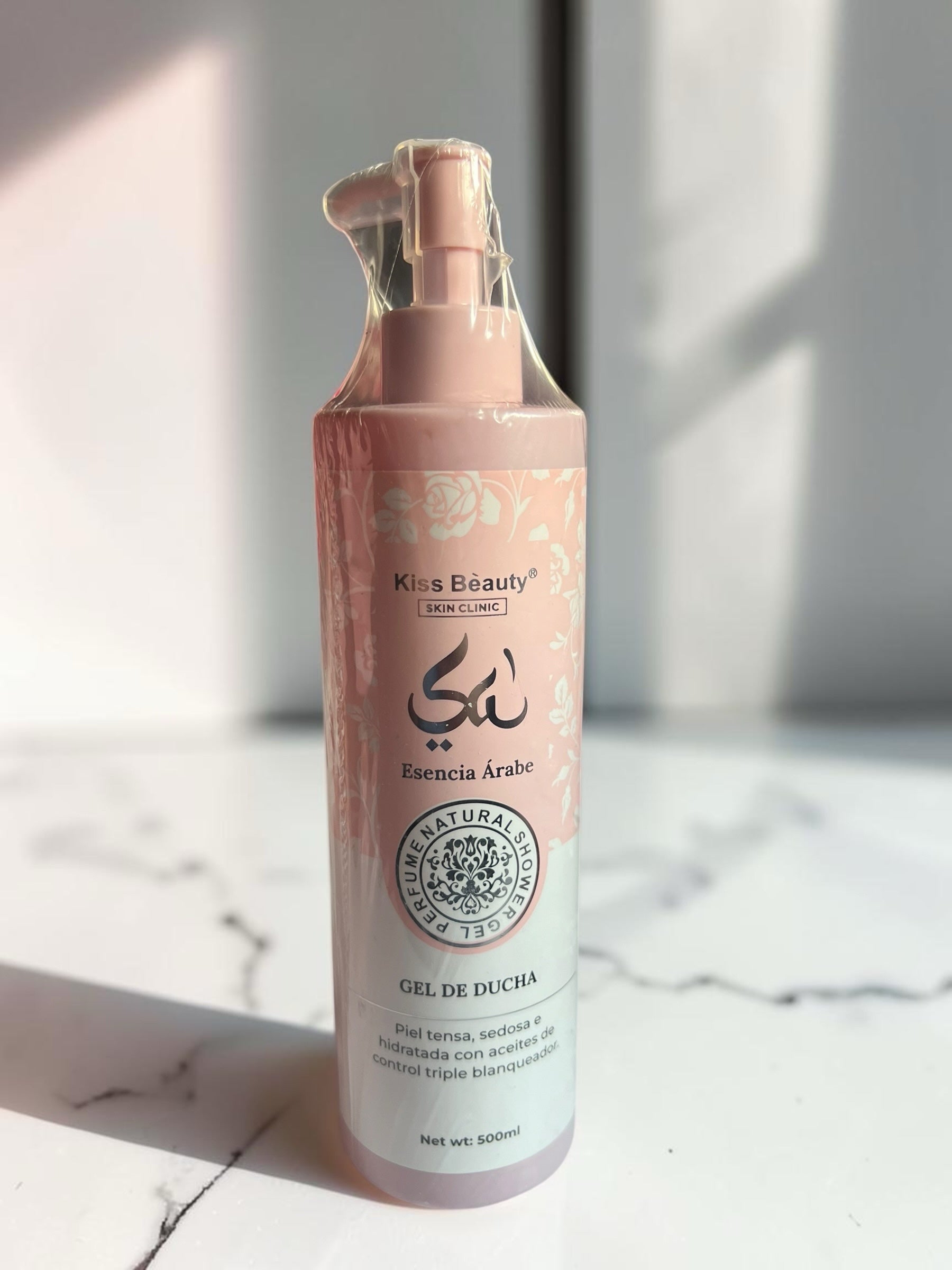 Gel de ducha Selsebil Kiss Beauty Esencia Árabe en envase rosa de 500ml con dosificador y diseño floral.