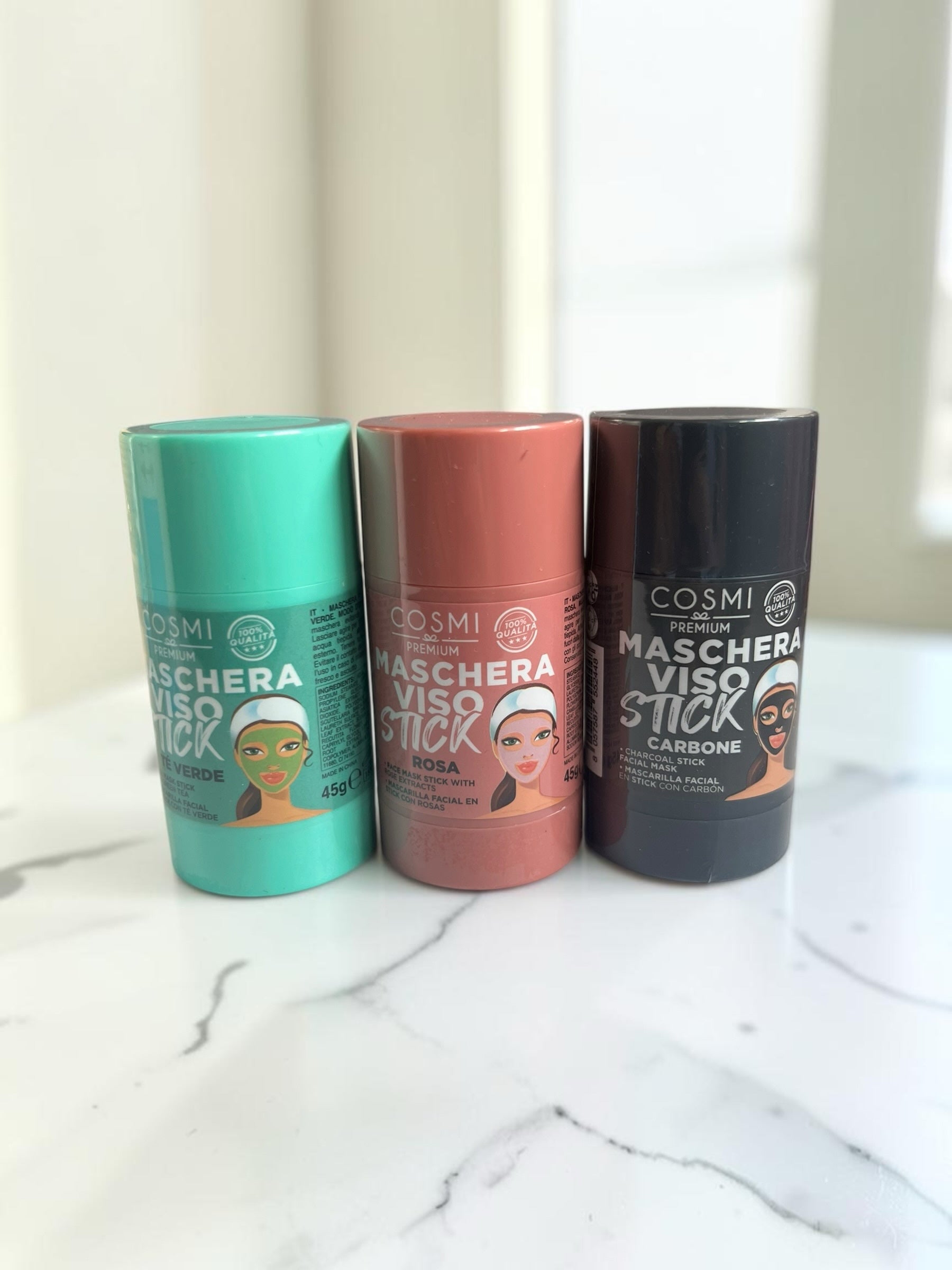Set de tres mascarillas faciales en stick Selsebil de té verde, rosa y carbón para el cuidado de la piel