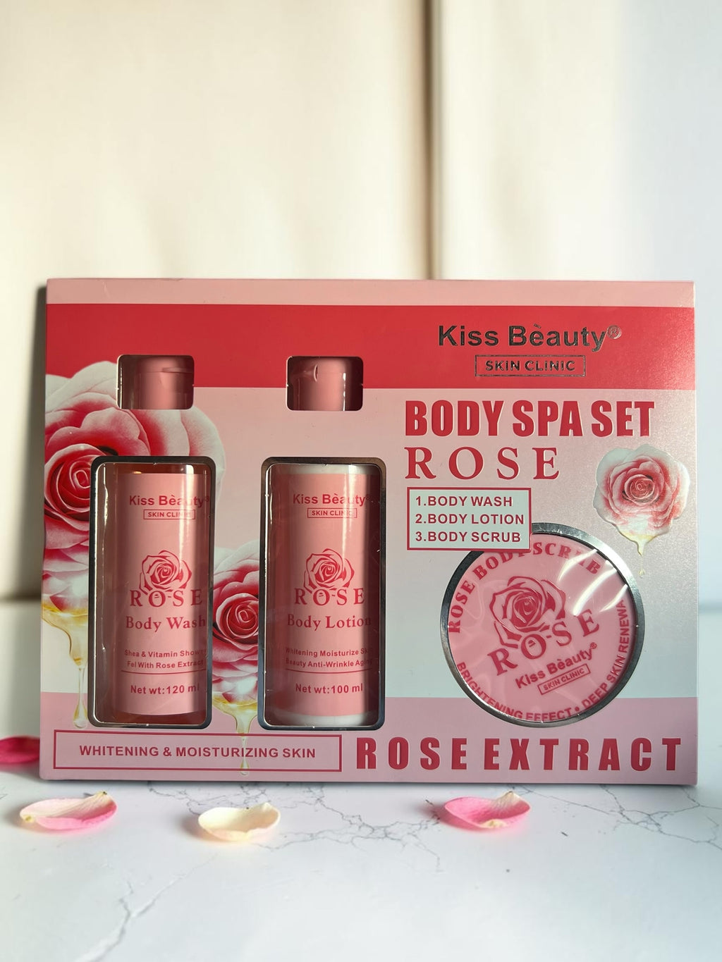 Set de spa corporal Selsebil Kiss Beauty con extracto de rosa, incluye gel de ducha, loción y exfoliante en caja rosa.