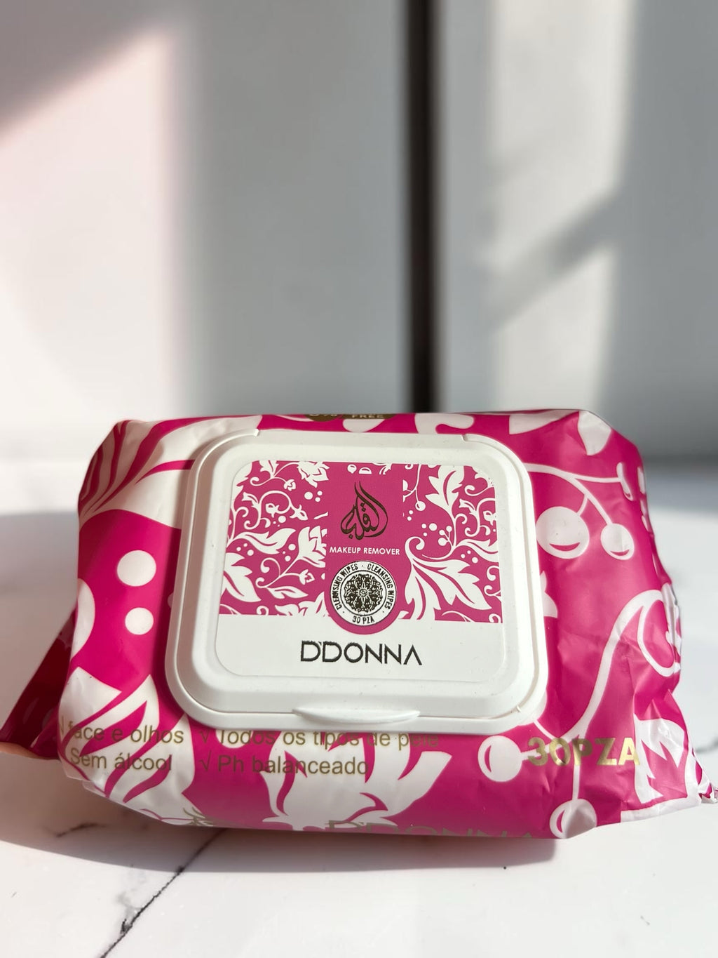 Paquete de 30 toallitas desmaquillantes Selsebil DDONNA con diseño floral rosa y tapa rígida para limpieza facial